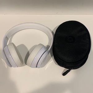 Beats solo 3 in white